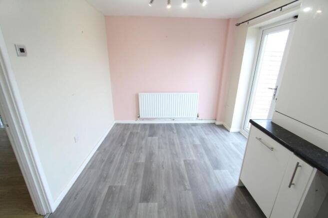 3 bed Not Specified to rent Image 4