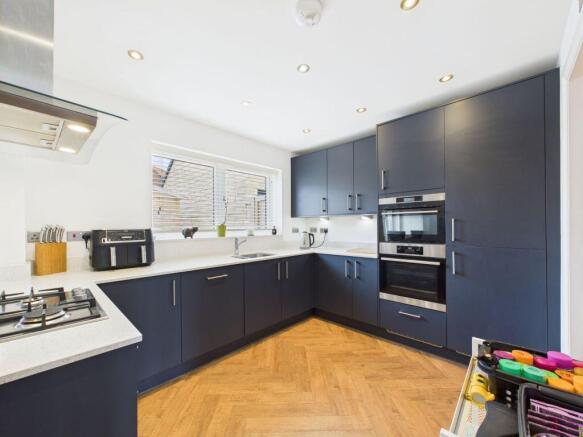 4 bed Detached for sale Image 4