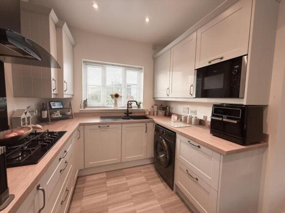 Holdenby Drive, Raunds, Wellingborough, Northamptonshire, NN9 photo 4