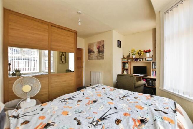 3 bed Terraced for sale Image 6