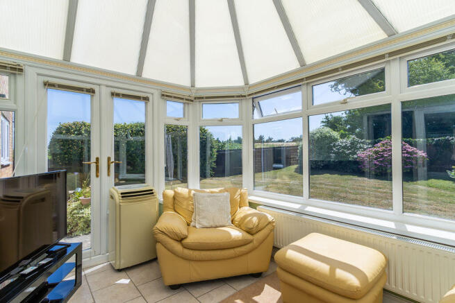 Shearwater Close, Penarth photo 4