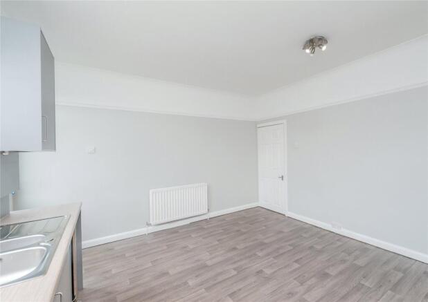 2 bed Terraced to rent Image 8
