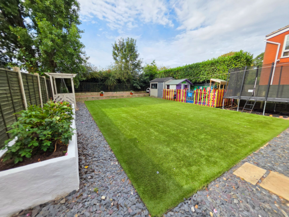 4 bed Detached for sale Image 6