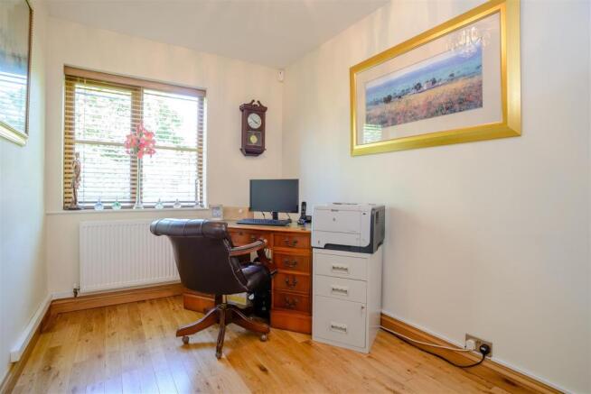 8386342-interior25.jpg