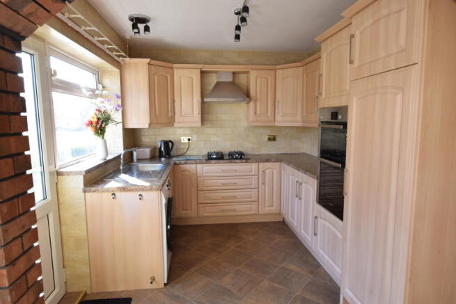 2 bed Detached Bungalow for sale Image 6