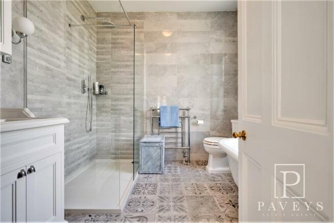 EN SUITE SHOWER ROOM