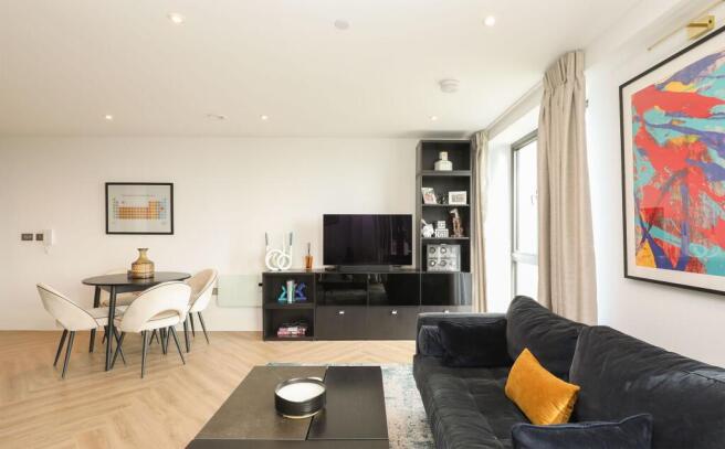 2 bed Flat for sale Image 8