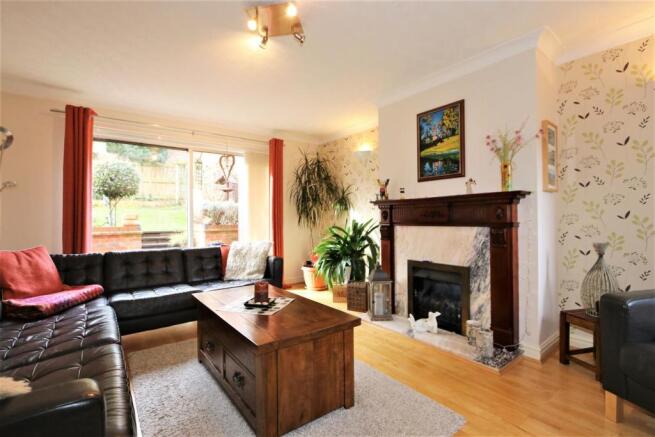 GENEROUS LOUNGE