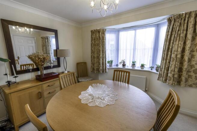5 bed Detached for sale Image 7