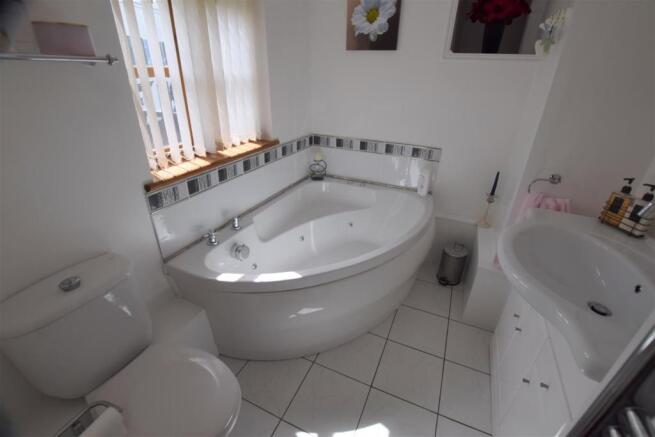 ENSUITE .jpg