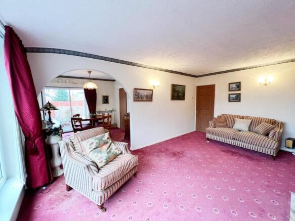Lounge pic 3.jpg