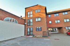 Flat 2, 26 Wellington Court, Waterloo Road, Havant PO9 1BL