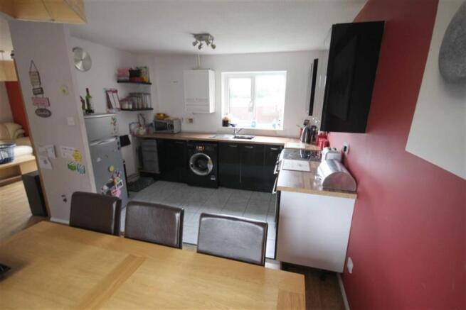 Kitchen/Dining Room: