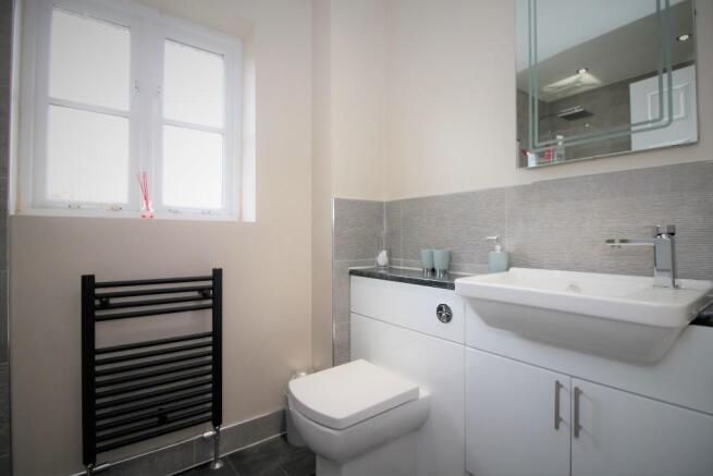 FAMILY BATHROM