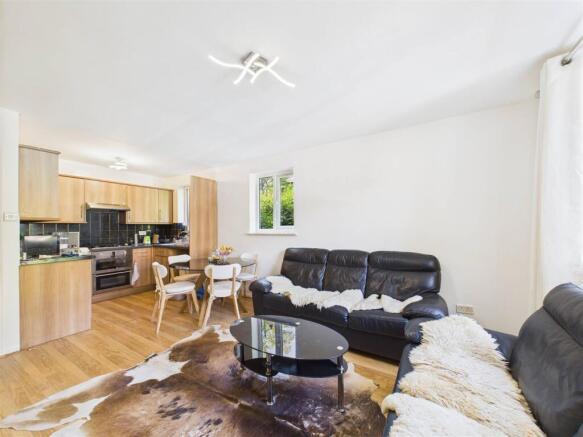 1 bed Flat for sale Image 5