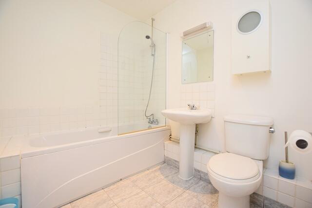 1 bed Apartment to rent Image 6