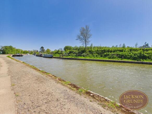 Long Buckby Wharf
