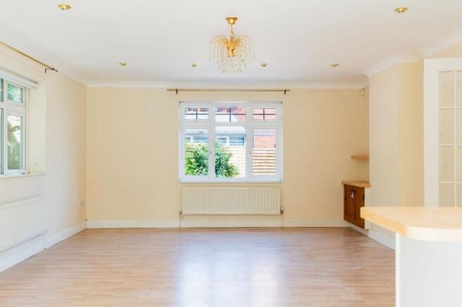 6 bed Detached for sale Image 11