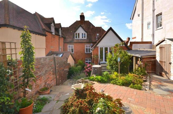 Rear Garden 2 (15).jpg