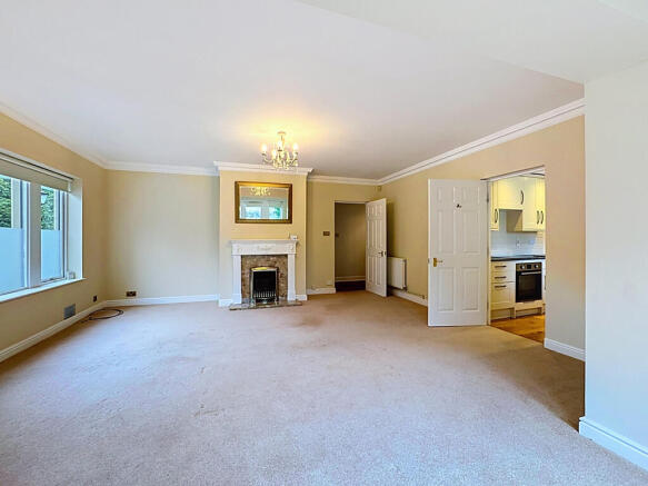 2 bed Apartment to rent Image 4