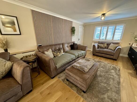 4 bed House to rent Image 5