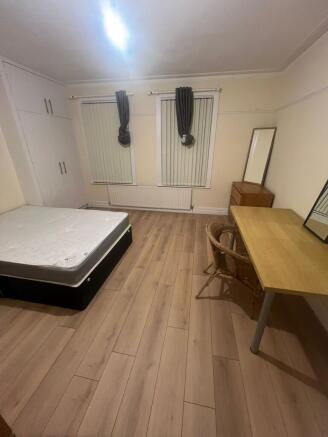4 bed Terraced to rent Image 7