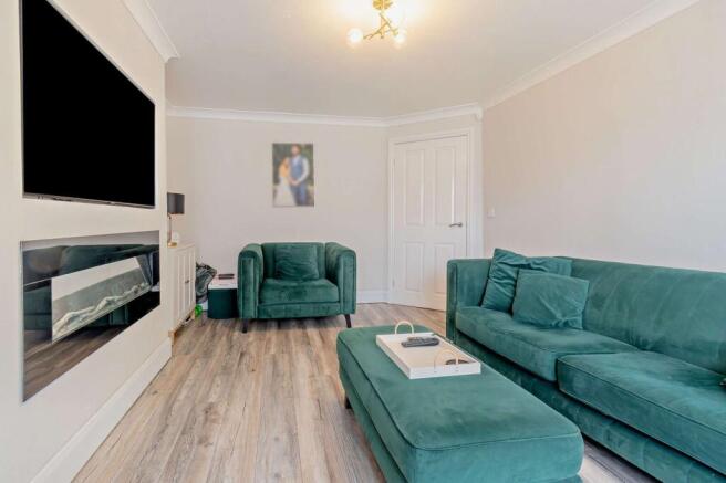 4 bed Detached for sale Image 5