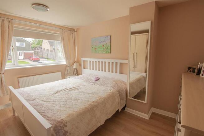 Bedroom_1_1.jpg