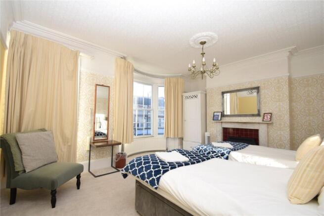 3 bed Terraced to rent Image 6