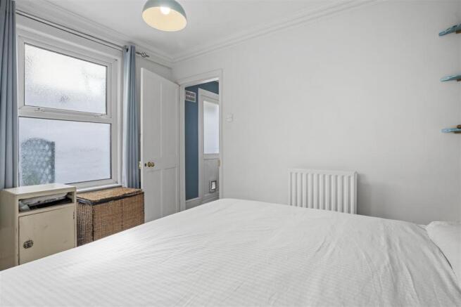 bedroom1b.jpg