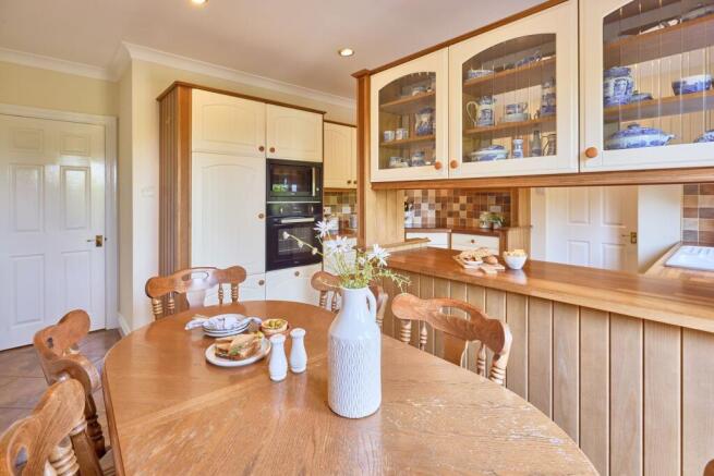 4 bed Detached for sale Image 12