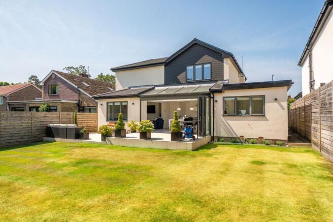 4 bed Detached for sale Image 4