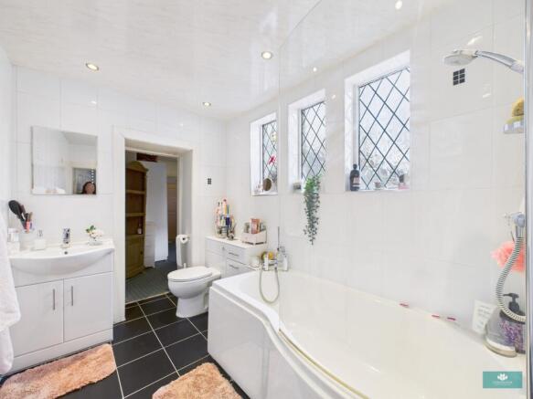 6 bed Semi-Detached for sale Image 10
