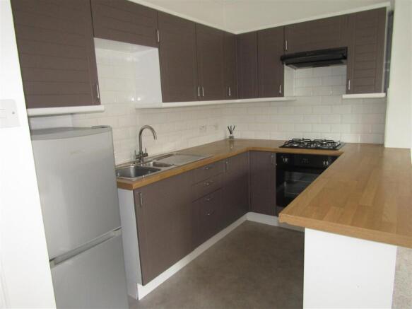 2 bed Flat to rent Image 12