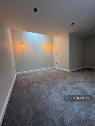 3 bed Terraced to rent Image 10