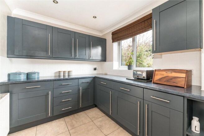 5 bed Detached for sale Image 11