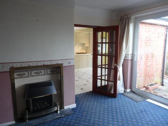 Lounge to Kitchen
