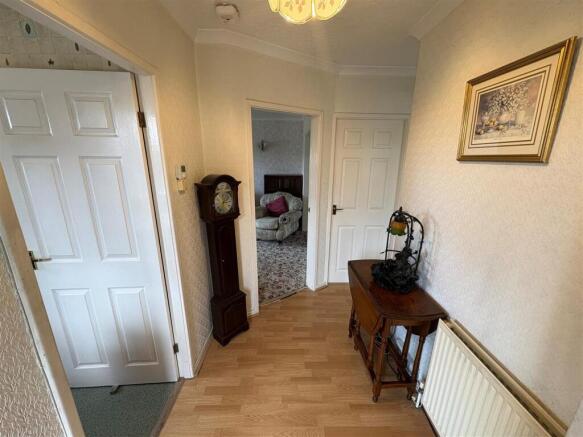 2 bed Semi-Detached Bungalow for sale Image 4