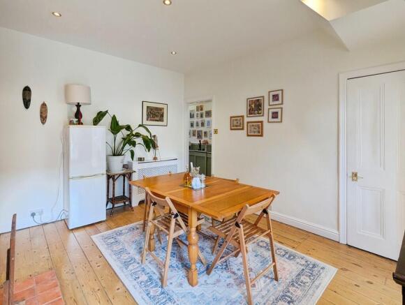 2 bed Terraced to rent Image 8