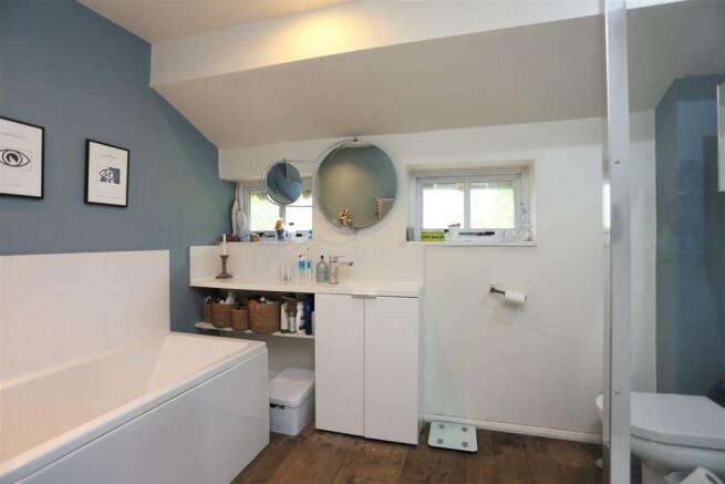 1 Septima Cottages Bathroom (1).JPG