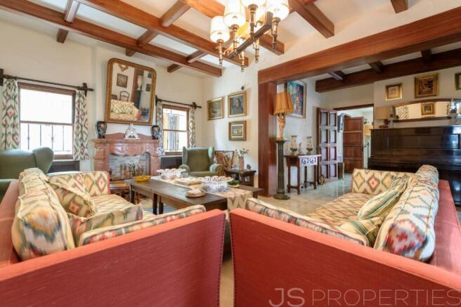 UNIQUE, PRESTIGIOUS COUNTRY ESTATE FOR SALE CLOSE TO PTO POLLENSA