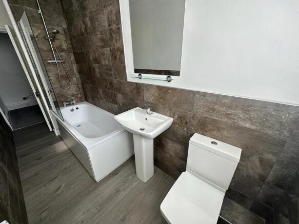 2 bed Apartment to rent Image 12
