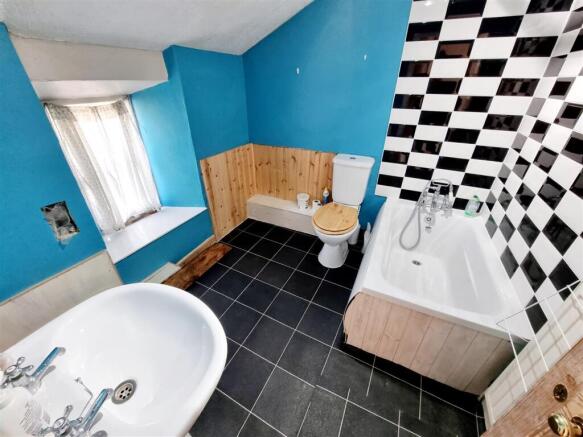 Bathroom.jpg