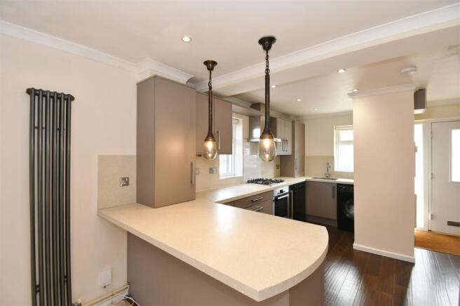 Firethorn Crescent, Whitnash, Leamington Spa photo 4