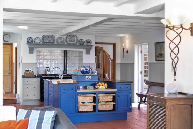 7 bed Detached for sale Image 6
