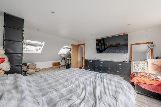 4 bed Semi-Detached for sale Image 12