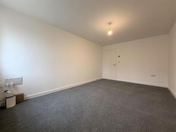 3 bed Semi-Detached to rent Image 9