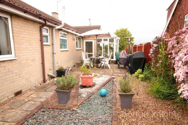 SIDE GARDEN