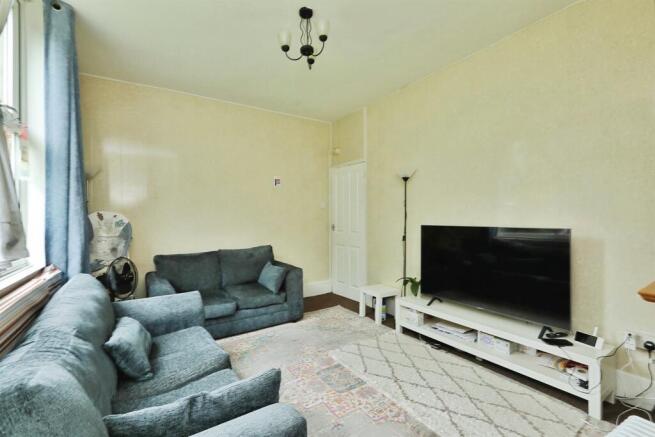 1 bed Ground Flat for sale Image 6