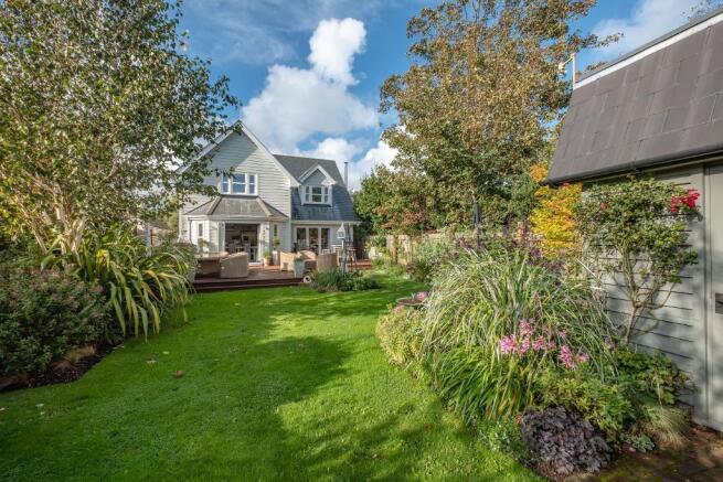 Garden to House